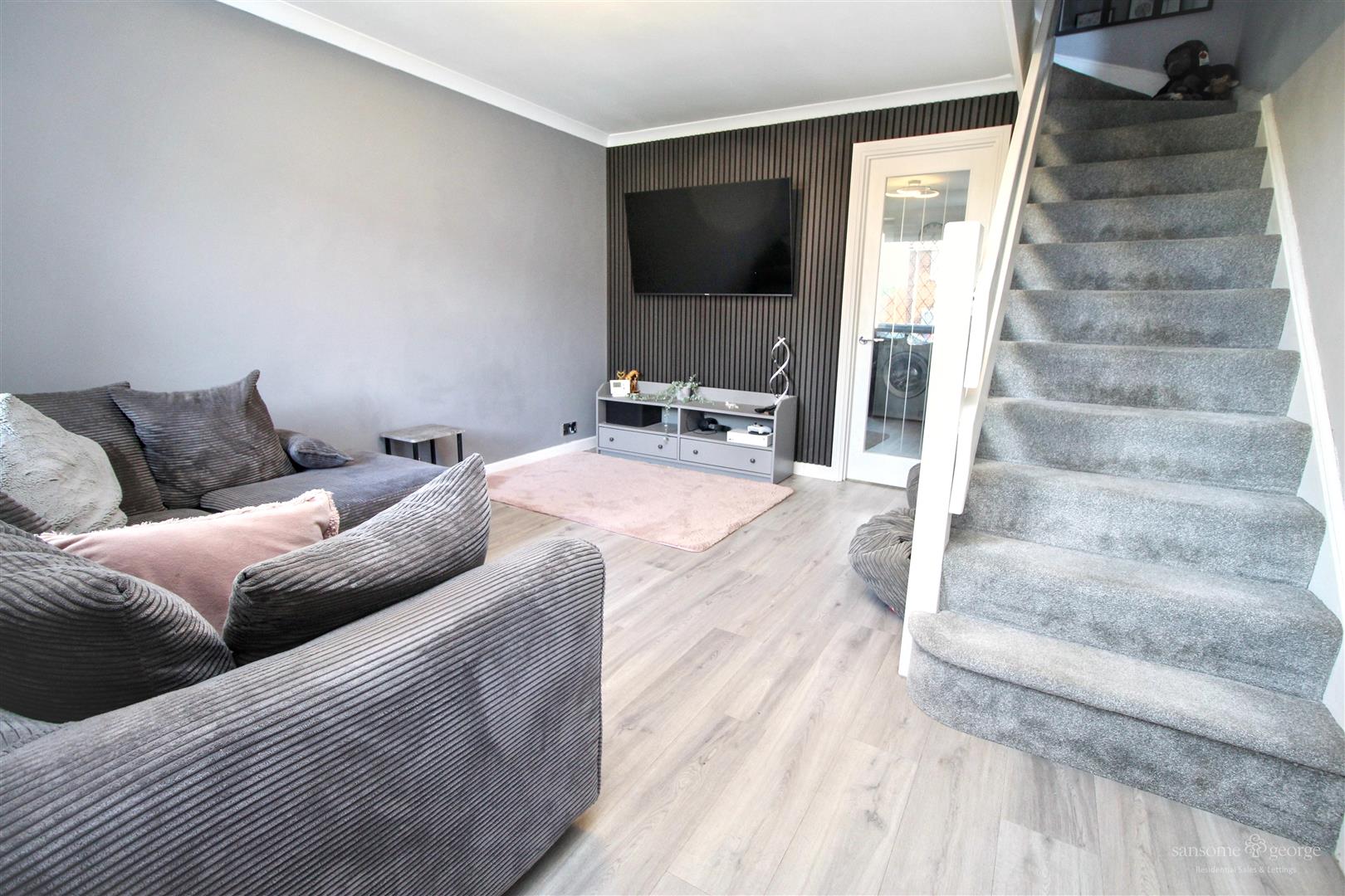 2 bed property in Minton Close, Reading